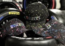 Pirelli Podium Cap Edición Especial Vazabase: Arte y Automovilismo en una Gorra Única